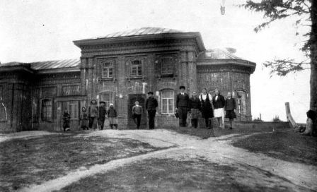 Церковно-приходская школа (Спасская церковь) открылась в 1889 году
