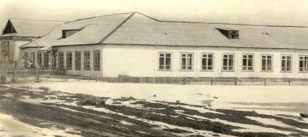 В 1967 году появляется новая десятилетняя школа в деревянном здании