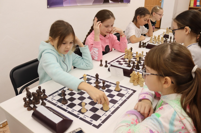 Состоялся школьный турнир по шахматам среди обучающихся 2-4 классов, посвященный празднованию Дня народного единства.